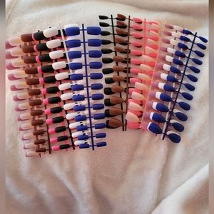 14 Sets of Artificial Nails, 7 Sets med.leng. Square, 7 Sets med.leng. Stiletto.